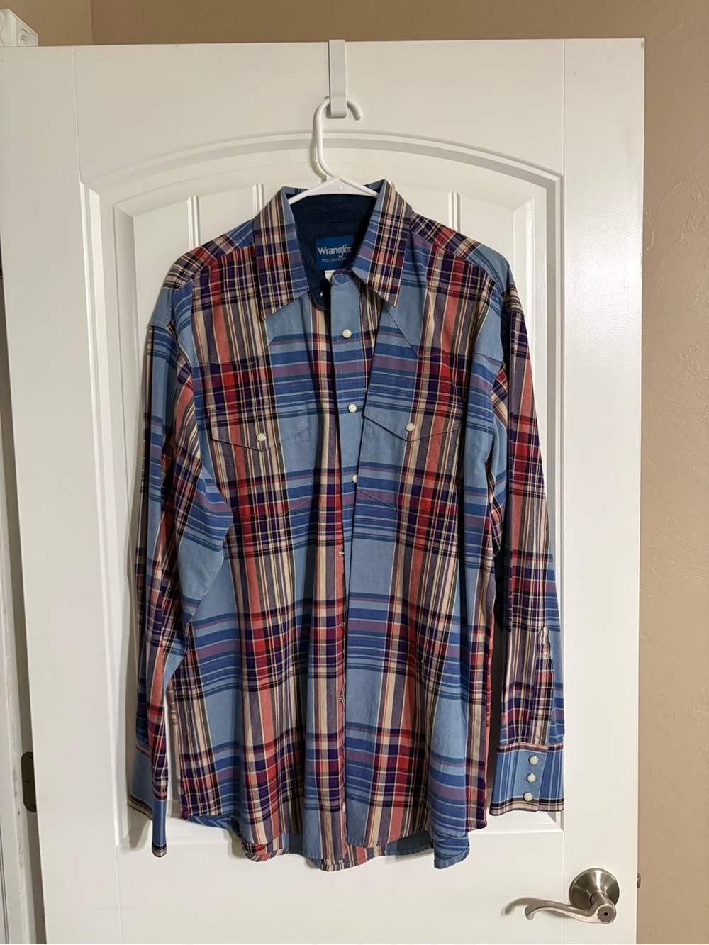 Wrangler Men’s Multicolor Plaid Button-Down Shirt